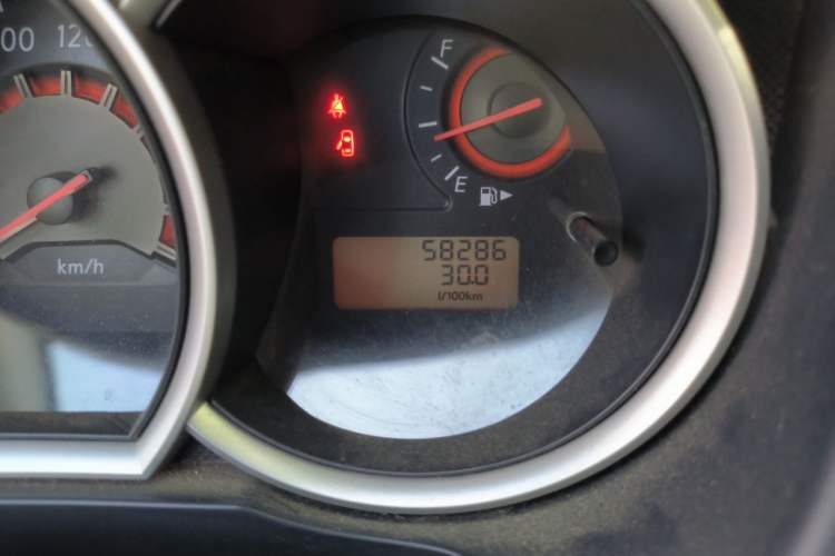 Used Nissan Sylphy 2009 1.6 XL Manual Luxury Sunroof Edition Odometer Close Up