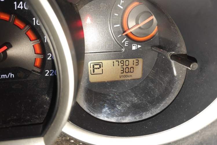 Used Nissan Sylphy 2009 1.6XE Automatic Comfort Edition Odometer Close Up