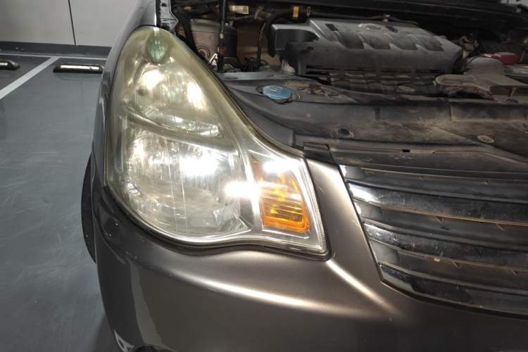 Used Nissan Sylphy 2009 1.6XE Automatic Comfort Edition Right Front Headlight