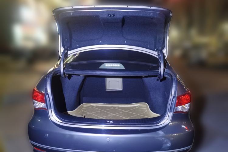 Used Nissan Sylphy 2009 1.6 XL Manual Luxury Sunroof Edition Trunk
