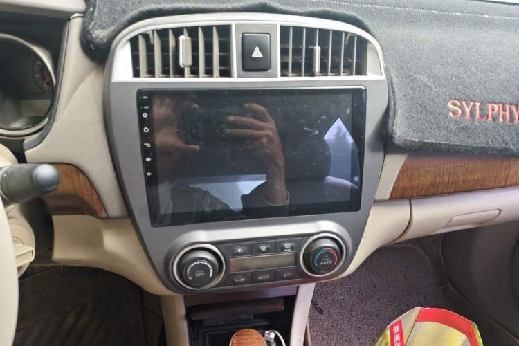 Used Nissan Sylphy 2009 1.6XL Automatic Luxury Sunroof Edition Audio And AC Panel