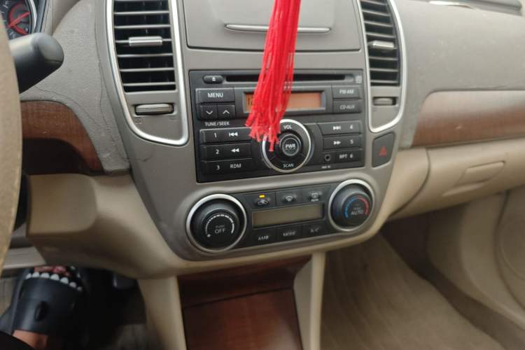Used Nissan Sylphy 2009 1.6 XL Manual Luxury Sunroof Edition Audio And AC Panel