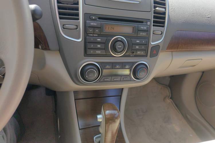 Used Nissan Sylphy 2009 1.6XE Automatic Comfort Edition Audio And AC Panel