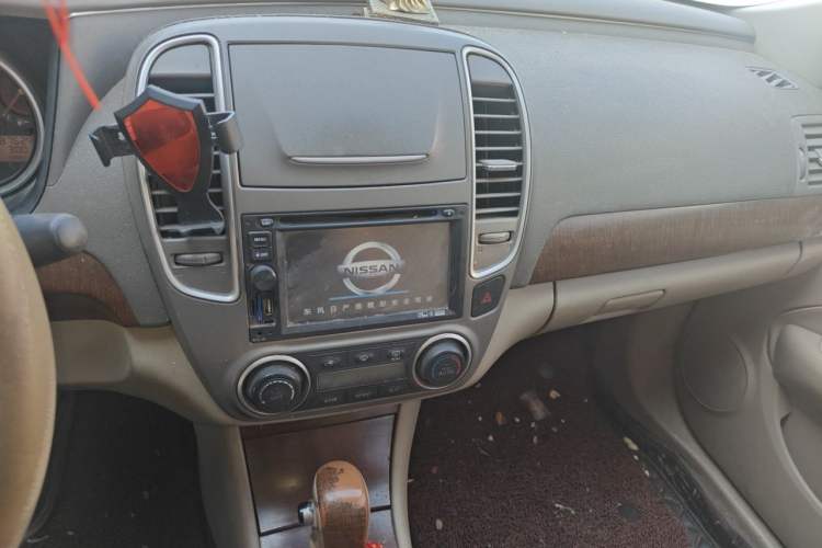 Used Nissan Sylphy 2009 1.6XL Automatic Luxury Sunroof Edition Audio And AC Panel