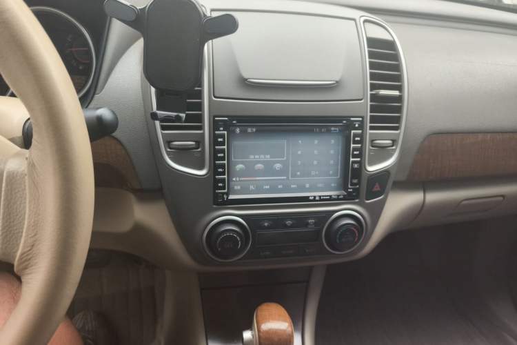 Used Nissan Sylphy 2009 1.6XL Automatic Luxury Sunroof Edition Audio And AC Panel