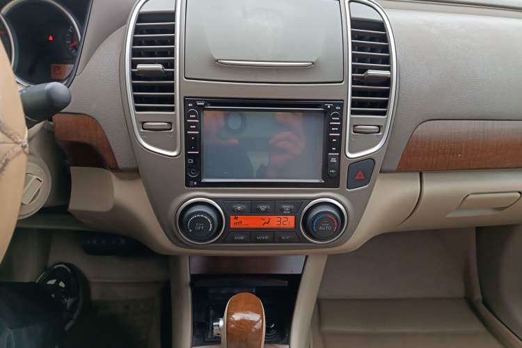 Used Nissan Sylphy 2009 1.6XL Automatic Luxury Sunroof Edition Audio And AC Panel