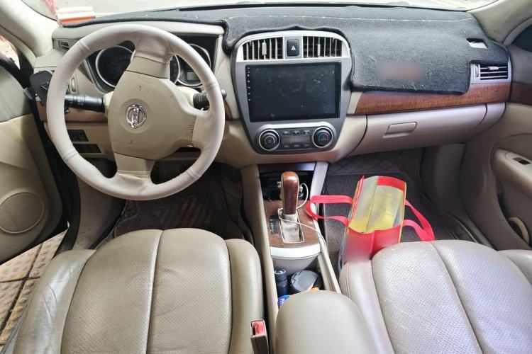 Used Nissan Sylphy 2009 1.6XL Automatic Luxury Sunroof Edition Center Console