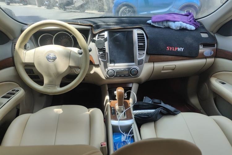 Used Nissan Sylphy 2009 1.6XE Automatic Comfort Edition Center Console