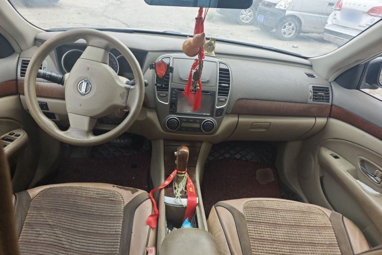 Used Nissan Sylphy 2009 1.6XL Automatic Luxury Sunroof Edition Center Console