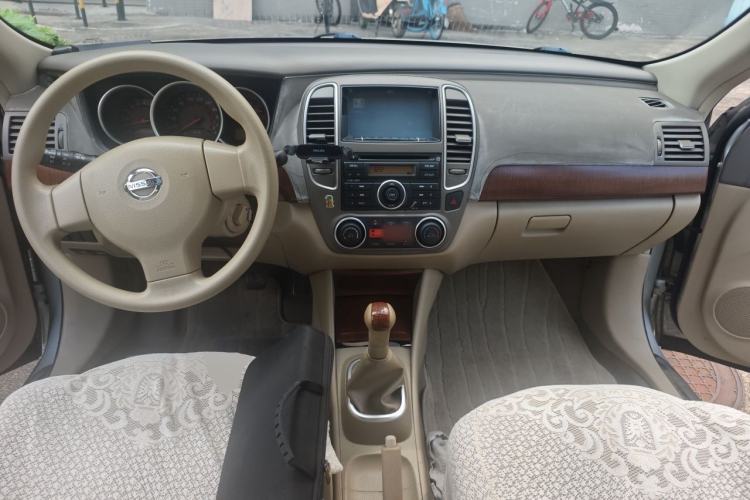 Used Nissan Sylphy 2009 1.6 XL Manual Luxury Sunroof Edition Center Console