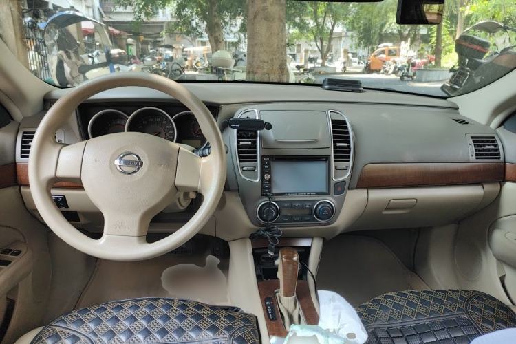 Used Nissan Sylphy 2009 1.6XL Automatic Luxury Sunroof Edition Center Console
