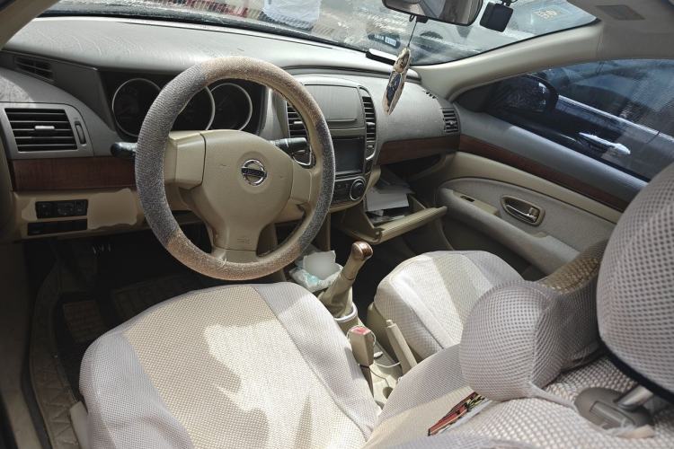 Used Nissan Sylphy 2009 1.6XE Manual Comfort Edition Center Console