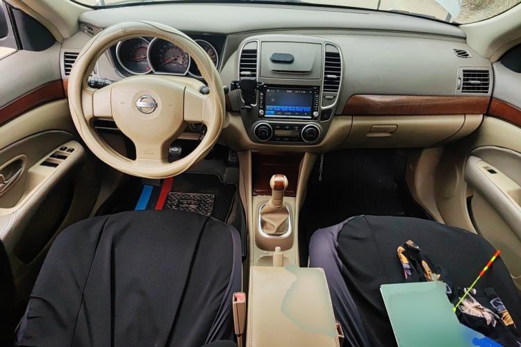 Used Nissan Sylphy 2009 1.6XE Manual Comfort Edition Center Console