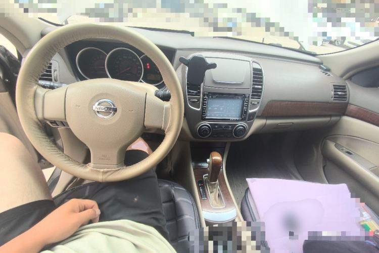 Used Nissan Sylphy 2009 1.6XL Automatic Luxury Sunroof Edition Center Console