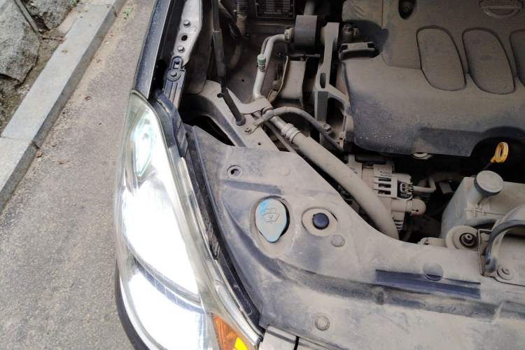 Used Nissan Sylphy 2009 2.0XL CVT Luxury Edition Engine Bay Right