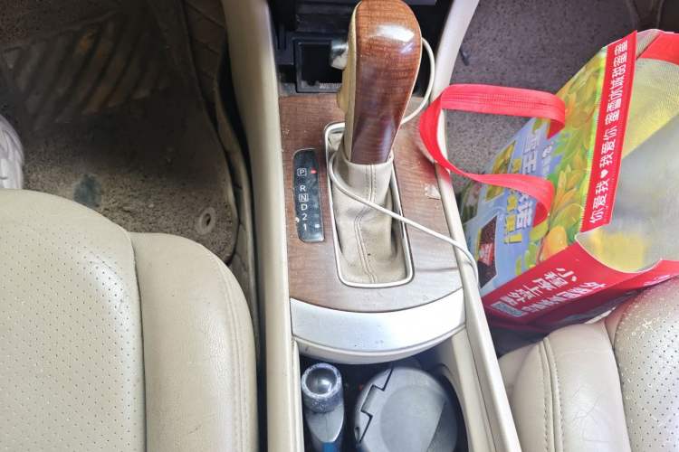 Used Nissan Sylphy 2009 1.6XL Automatic Luxury Sunroof Edition Gear Lever