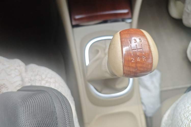Used Nissan Sylphy 2009 1.6 XL Manual Luxury Sunroof Edition Gear Lever