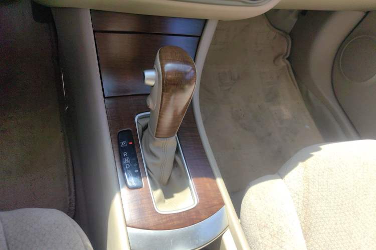Used Nissan Sylphy 2009 1.6XE Automatic Comfort Edition Gear Lever