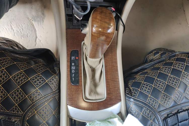 Used Nissan Sylphy 2009 1.6XL Automatic Luxury Sunroof Edition Gear Lever