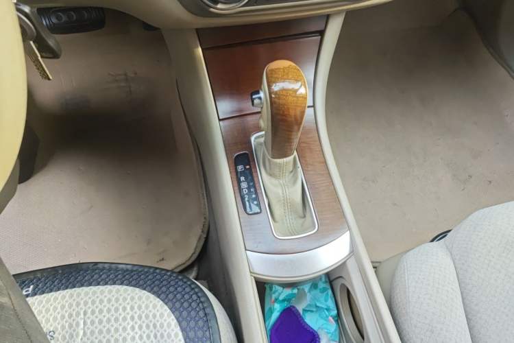 Used Nissan Sylphy 2009 1.6XE Automatic Comfort Edition Gear Lever