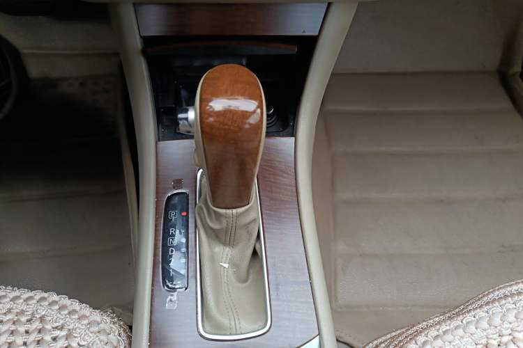 Used Nissan Sylphy 2009 1.6XL Automatic Luxury Sunroof Edition Gear Lever