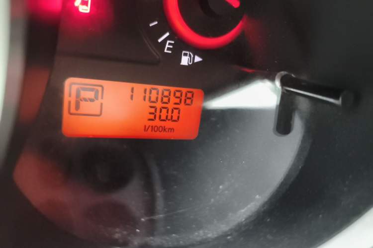 Used Nissan Sylphy 2009 1.6XE Automatic Comfort Edition Odometer Close Up