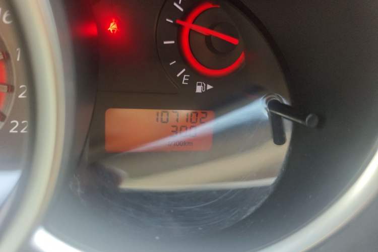 Used Nissan Sylphy 2009 1.6 XL Manual Luxury Sunroof Edition Odometer Close Up