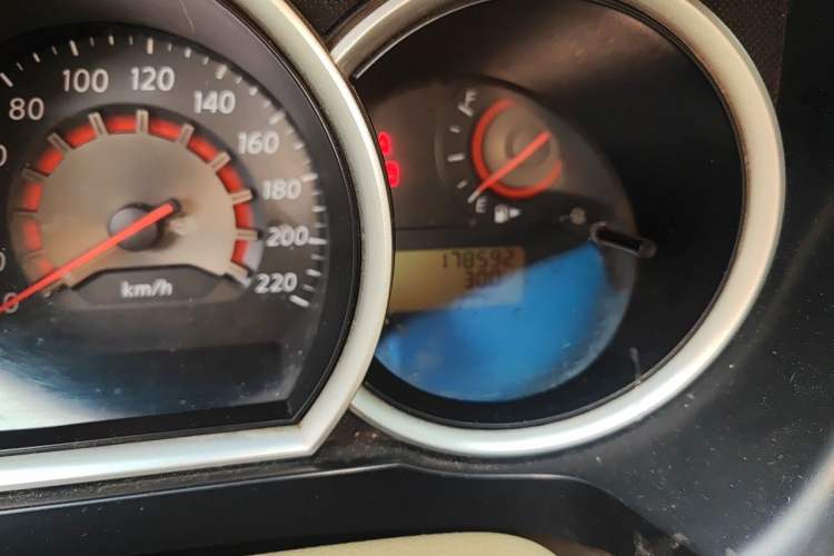 Used Nissan Sylphy 2009 1.6XE Manual Comfort Edition Odometer Close Up