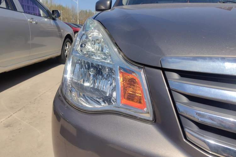 Used Nissan Sylphy 2009 1.6XE Automatic Comfort Edition Right Front Headlight