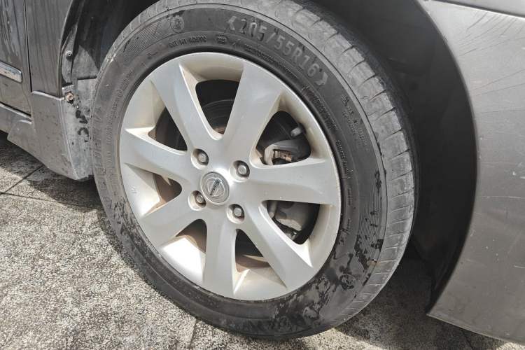 Used Nissan Sylphy 2009 1.6XE Manual Comfort Edition Right Front Wheel Hub