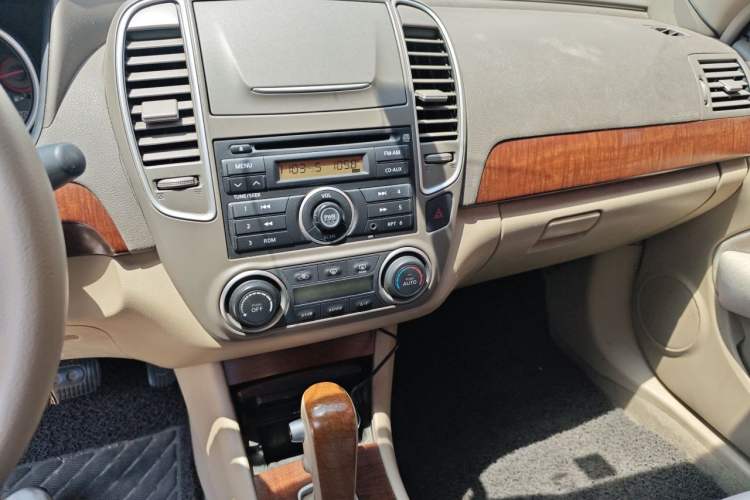 Used Nissan Sylphy 2009 1.6XE Automatic Comfort Edition Audio And AC Panel
