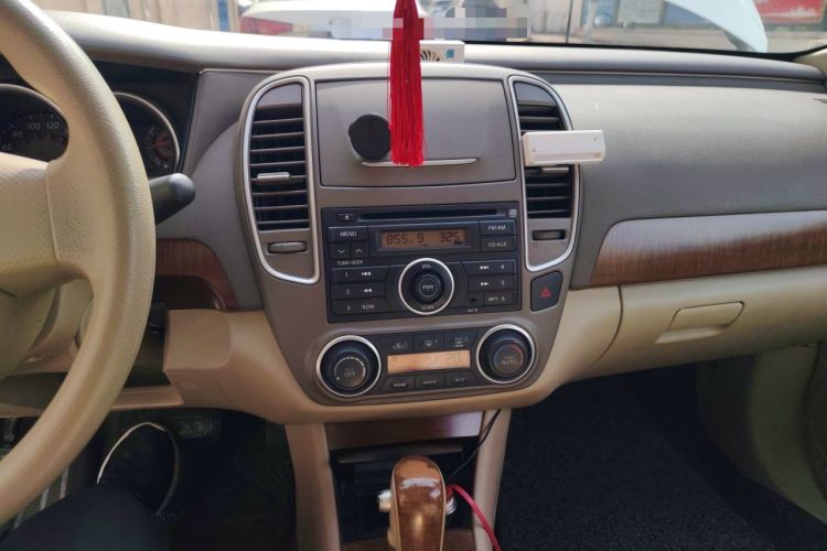 Used Nissan Sylphy 2009 1.6XL Automatic Luxury Sunroof Edition Audio And AC Panel