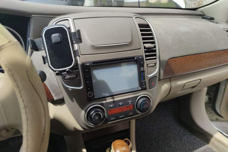Used Nissan Sylphy 2009 1.6XL Automatic Luxury Sunroof Edition Audio And AC Panel