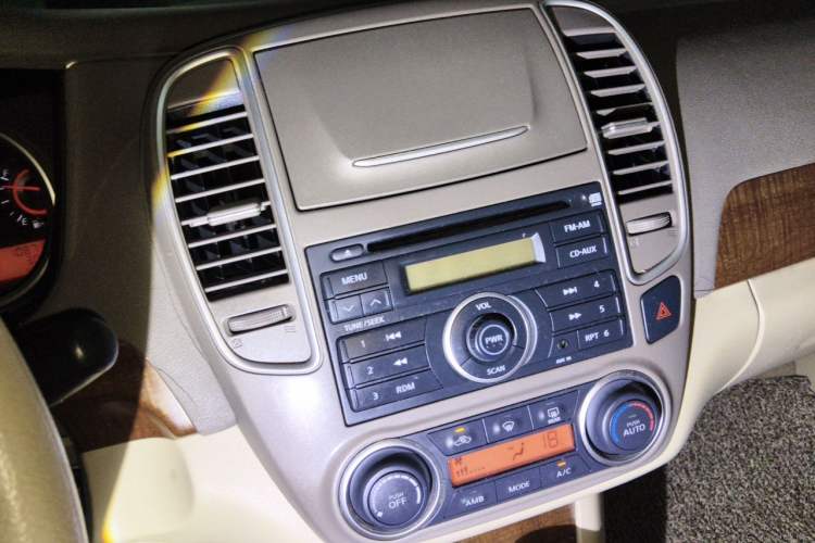 Used Nissan Sylphy 2009 1.6XL Automatic Luxury Sunroof Edition Audio And AC Panel
