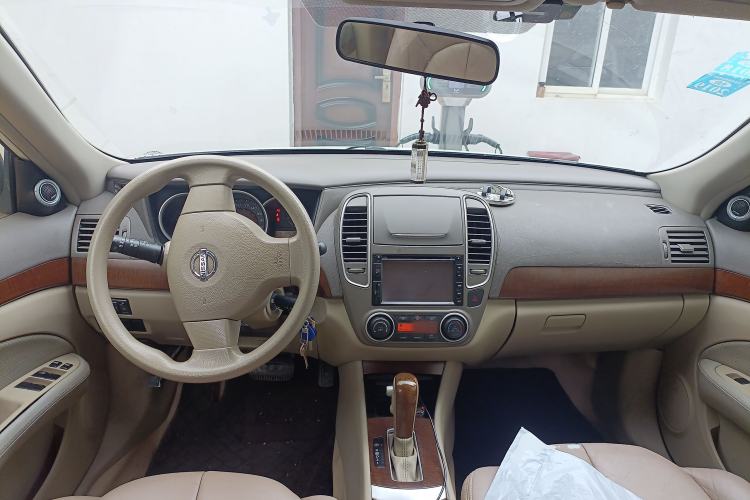 Used Nissan Sylphy 2009 1.6XE Automatic Comfort Edition Center Console