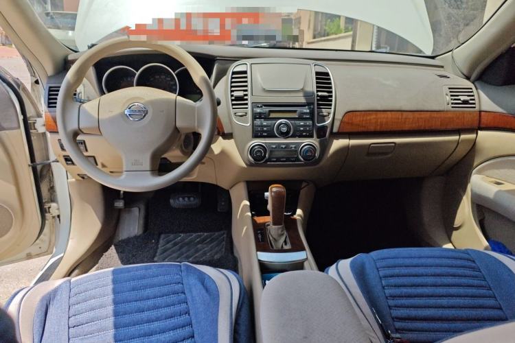 Used Nissan Sylphy 2009 1.6XE Automatic Comfort Edition Center Console