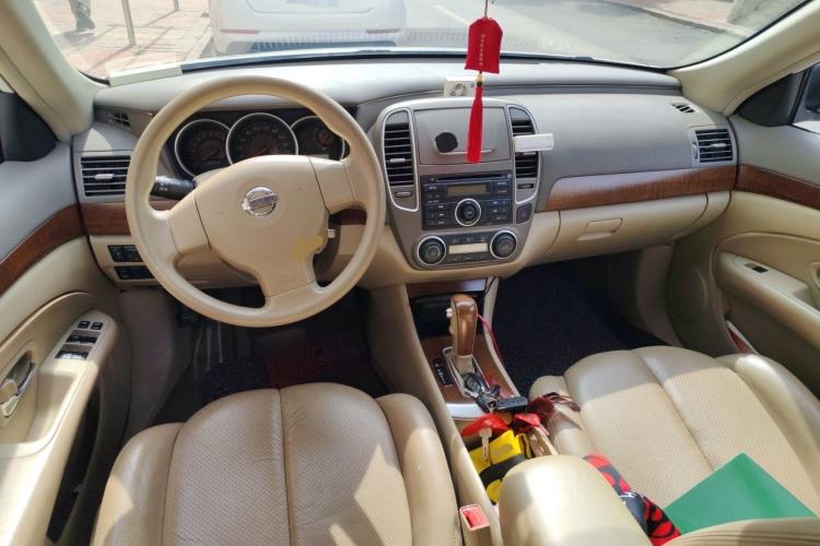 Used Nissan Sylphy 2009 1.6XL Automatic Luxury Sunroof Edition Center Console