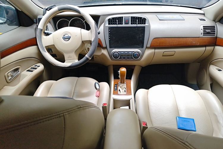 Used Nissan Sylphy 2009 1.6XL Automatic Luxury Sunroof Edition Center Console