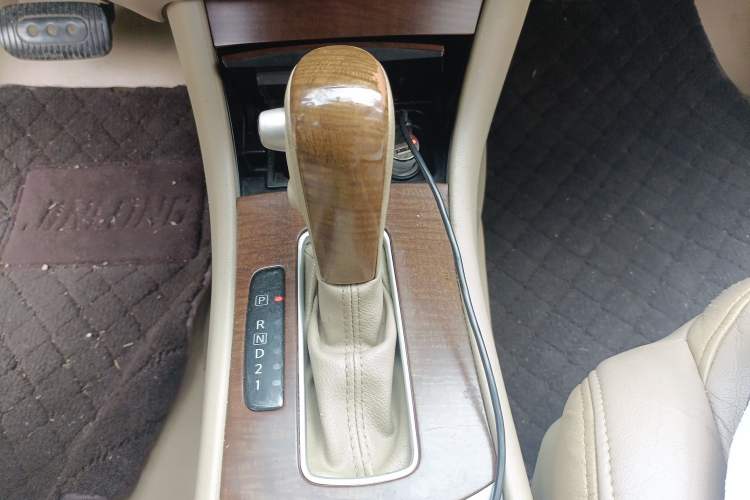 Used Nissan Sylphy 2009 1.6XE Automatic Comfort Edition Gear Lever