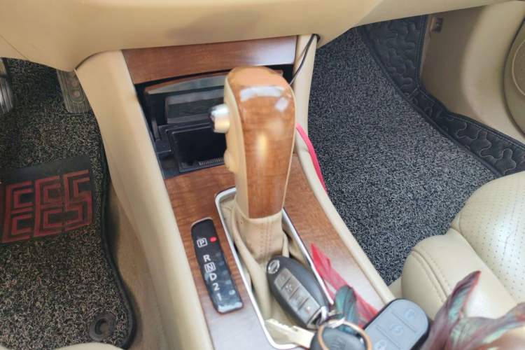 Used Nissan Sylphy 2009 1.6XL Automatic Luxury Sunroof Edition Gear Lever
