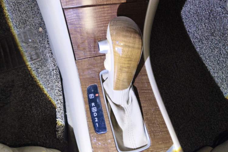 Used Nissan Sylphy 2009 1.6XL Automatic Luxury Sunroof Edition Gear Lever