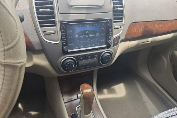 Used Nissan Sylphy 2009 1.6XL Automatic Luxury Sunroof Edition Audio And AC Panel