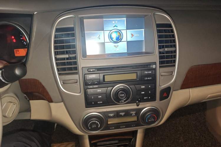 Used Nissan Sylphy 2009 1.6XL Automatic Luxury Sunroof Edition Audio And AC Panel