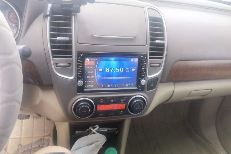 Used Nissan Sylphy 2009 1.6 XL Manual Luxury Sunroof Edition Audio And AC Panel