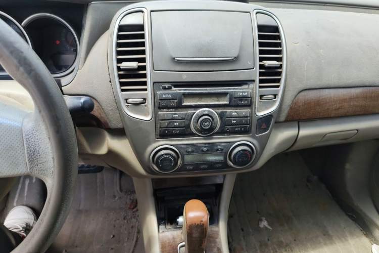 Used Nissan Sylphy 2009 1.6XL Automatic Luxury Sunroof Edition Audio And AC Panel