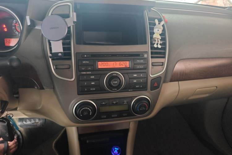 Used Nissan Sylphy 2009 1.6XE Automatic Comfort Edition Audio And AC Panel