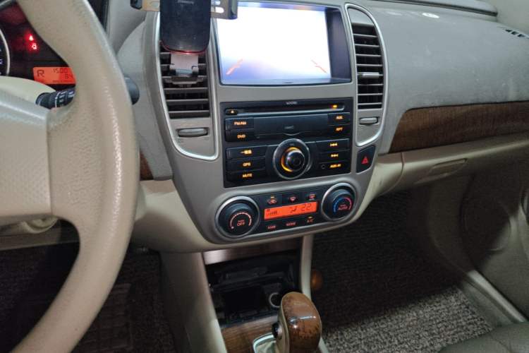 Used Nissan Sylphy 2009 1.6XL Automatic Luxury Sunroof Edition Audio And AC Panel