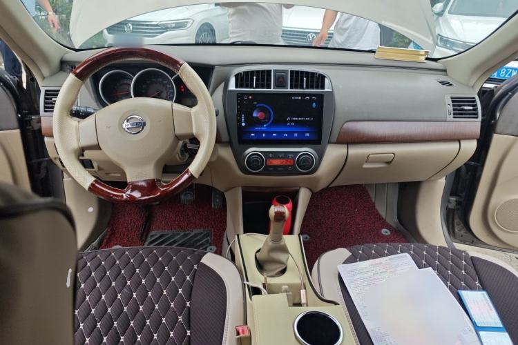 Used Nissan Sylphy 2009 1.6XE Manual Comfort Edition Center Console