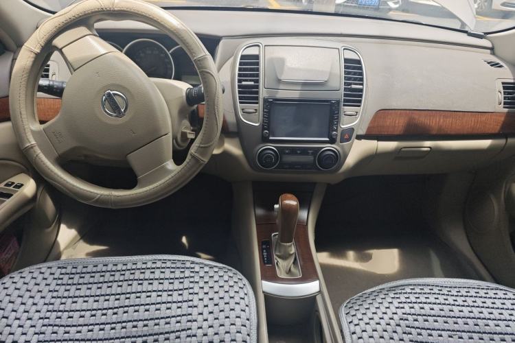 Used Nissan Sylphy 2009 1.6XL Automatic Luxury Sunroof Edition Center Console