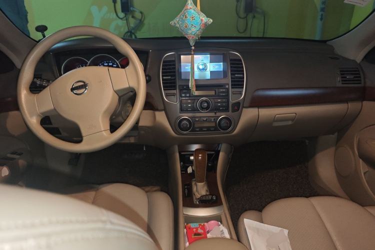 Used Nissan Sylphy 2009 1.6XL Automatic Luxury Sunroof Edition Center Console